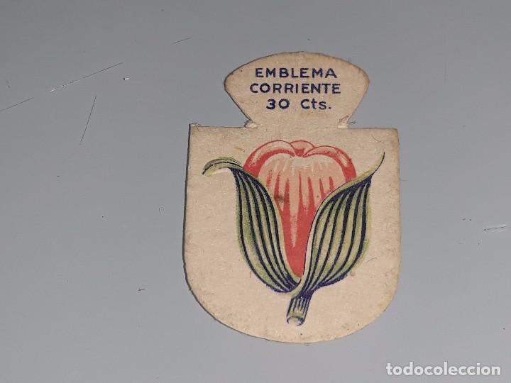 Militaria: ANTIGUO EMBLEMA AUXILIO SOCIAL - TULIPAN FLORES - SERIE L N&ordm; 8 - A&Ntilde;OS 40 30 CTS