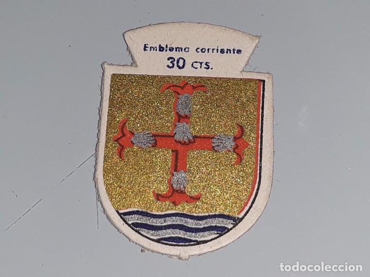 Militaria: ANTIGUO EMBLEMA AUXILIO SOCIAL - ALVAR GARCI DIEZ DE RIVADENEIRA - SERIE C N&ordm; 13 - A&Ntilde;OS 40 30 CTS