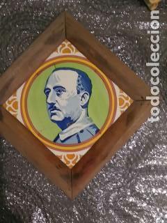 Militaria: retrato del general Francisco Franco sobre azulejo