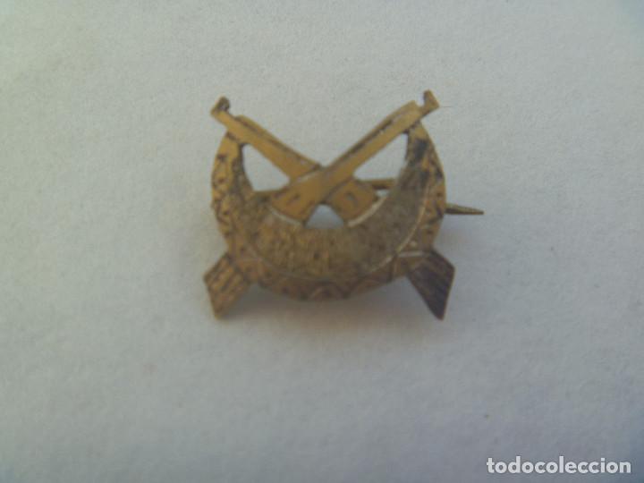 Militaria: REPUBLICA - GUERRA CIVIL : MINUSCULO EMBLEMA DE GORRA O CUELLOS DE REGULARES. ARTESANIA MORUNA