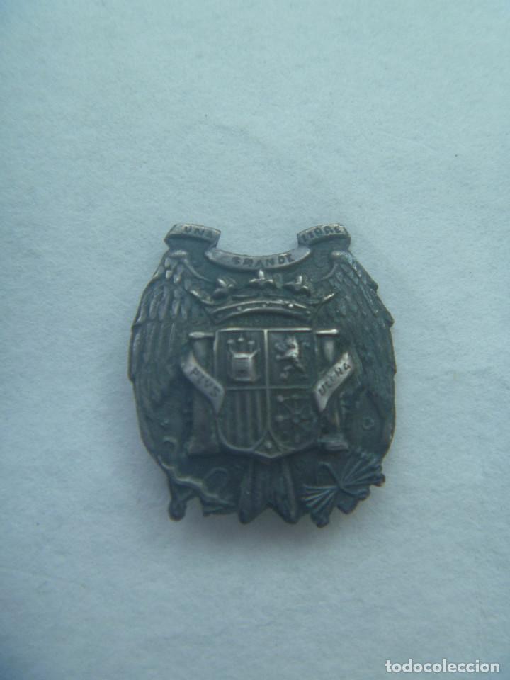 Militaria: GUERRA CIVIL : EMBLEMA PATRIOTICO NACIONAL, ESCUDO CON AGUILA DE SAN JUAN . PARECE PLATA. SIN CABEZA
