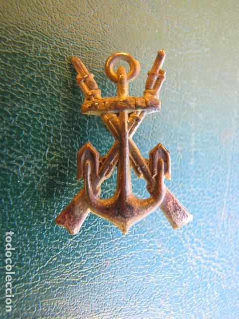 Military Antiques: Distintivo de argolla  Infanter&iacute;a de Marina. II Rep&uacute;blica guerra Civil. escaso