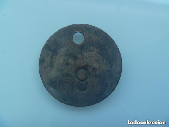 Militaria: GUERRA CIVIL : PERRA GORDA PERFORADA Y NUMERADA , &iquest; PLACA IDENTIFICACION REPUBLICANA ?