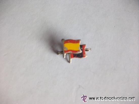 Militaria: GUERRA CIVIL : EMBLEMA PATRIOTICO NACIONAL CON BANDERA DE ESPA&Ntilde;A Y FALANGE