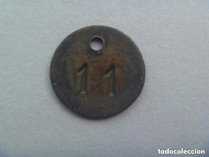 Militaria: GUERRA CIVIL : PERRA GORDA PERFORADA Y NUMERADA , &iquest; PLACA IDENTIFICACION REPUBLICANA ?