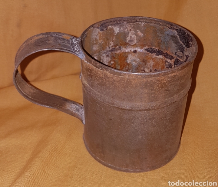 Militaria: Vaso de lata arte hojalatero guerra civil