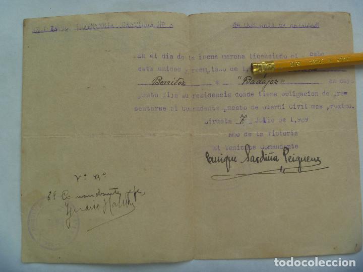 Military Antiques: REGIMEINTO INFANTERIA CASTILLA N&ordm; 3 : PASAPORTE LICENCIADO A BADAJOZ. SIRUELA, 1939, A&Ntilde;O DE VICTORIA