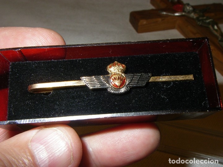 Military Antiques: Pisacorbatas de rokiski paracaidista.