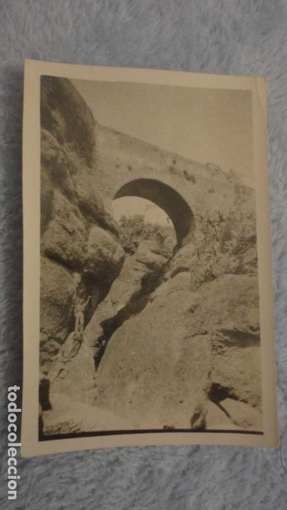 Militaria: ANTIGUA FOTOGRAFIA.SOLDADOS JUNTO A PUENTE ROMANO? SIN IDENTIFICAR.PERIODO GUERRA CIVIL?