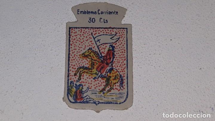 Militaria: ANTIGUO EMBLEMA DE AUXILIO SOCIAL 30 CTS - SERIE X N&ordm; 42 MEDINA SIDONIA CADIZ A&Ntilde;OS 40 POSGUERRA