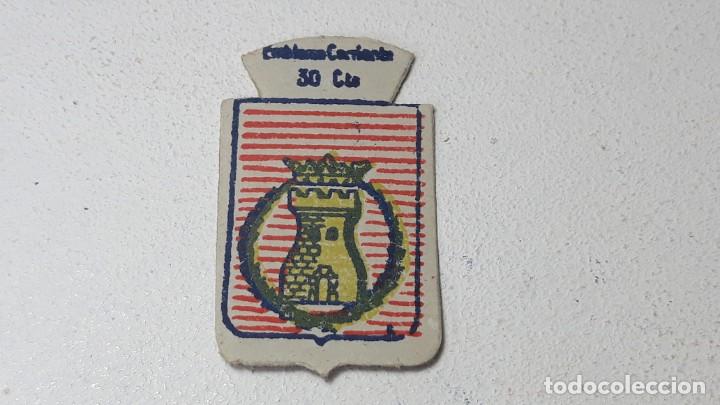 Militaria: ANTIGUO EMBLEMA DE AUXILIO SOCIAL 30 CTS - SERIE X N&ordm; 21 TORTOSA TARRAGONA A&Ntilde;OS 40 POSGUERRA