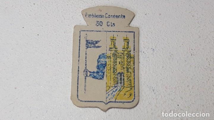 Militaria: ANTIGUO EMBLEMA DE AUXILIO SOCIAL 30 CTS - SERIE B N&ordm; 325 ZAMORA A&Ntilde;OS 40 POSGUERRA