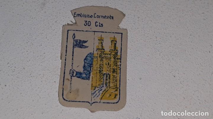 Militaria: ANTIGUO EMBLEMA DE AUXILIO SOCIAL 30 CTS - SERIE B N&ordm; 325 ZAMORA A&Ntilde;OS 40 POSGUERRA