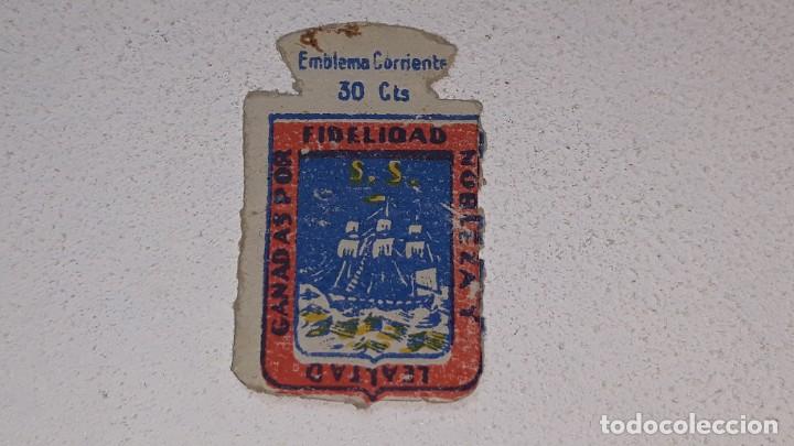 Militaria: ANTIGUO EMBLEMA DE AUXILIO SOCIAL 30 CTS - SERIE X N&ordm; 5 SAN SEBASTIAN A&Ntilde;OS 40 POSGUERRA