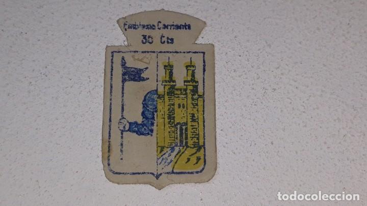 Militaria: ANTIGUO EMBLEMA DE AUXILIO SOCIAL 30 CTS - SERIE B N&ordm; 325 ZAMORA A&Ntilde;OS 40 POSGUERRA