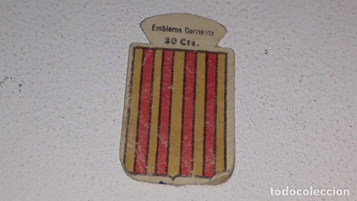 Military Antiques: ANTIGUO EMBLEMA DE AUXILIO SOCIAL 30 CTS - SERIE X N&ordm; 226 ALGUEMESI VALENCIA A&Ntilde;OS 40 POSGUERRA