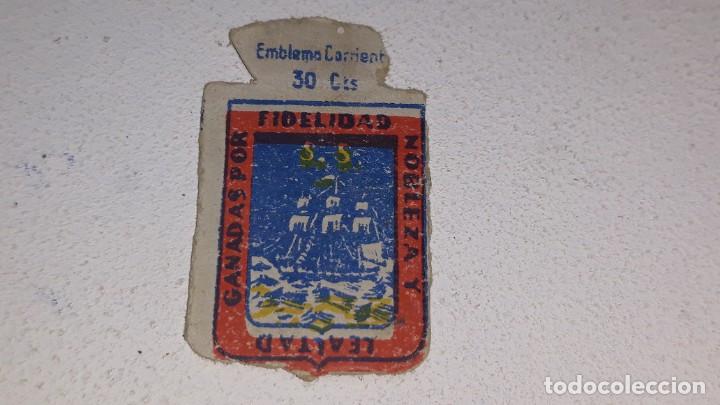 Military Antiques: ANTIGUO EMBLEMA DE AUXILIO SOCIAL 30 CTS - SERIE X N&ordm; 5 SAN SEBASTIAN  A&Ntilde;OS 40 POSGUERRA