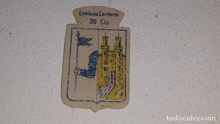 Military Antiques: ANTIGUO EMBLEMA DE AUXILIO SOCIAL 30 CTS - SERIE B N&ordm; 325 ZAMORA A&Ntilde;OS 40 POSGUERRA