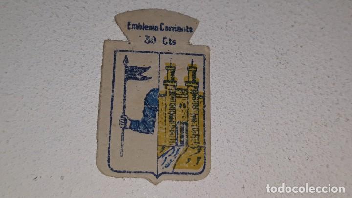 Military Antiques: ANTIGUO EMBLEMA DE AUXILIO SOCIAL 30 CTS - SERIE B N&ordm; 325 ZAMORA A&Ntilde;OS 40 POSGUERRA