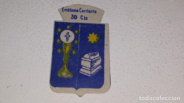 Military Antiques: ANTIGUO EMBLEMA DE AUXILIO SOCIAL 30 CTS - SERIE X N&ordm; 9 SANTIAGO DE COMPOSTELA A&Ntilde;OS 40 POSGUERRA