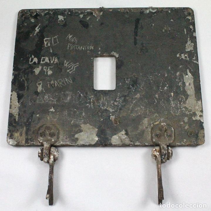 Militaria: Protector de tronera de la Maestranza de Artiller&iacute;a de Barcelona.
