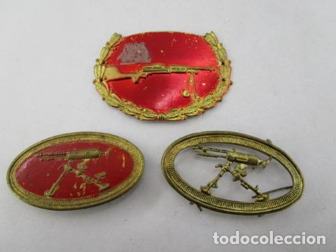 Military Antiques: Lote de tres diferentes Emblemas secci&oacute;n ametralladoras Guerra Civil. Ver fotos