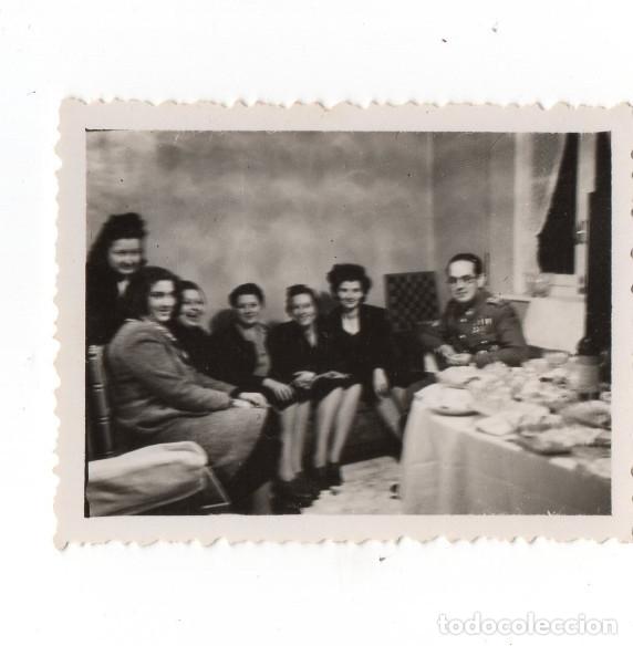 Militaria: MILITAR CON CHICAS DURANTE LA GUERRA CIVIL, EN MALAGA CREO,FOTOGRAFIA ANTIGUA