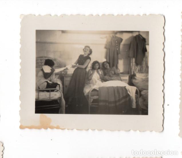Militaria: CHICAS EN CAMAS DE HOSPITAL O SIM. DURANTE LA GUERRA CIVIL EN MALAGA CREO, FOTOGRAFIA ANTIGUA
