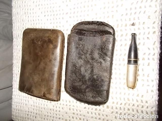 Military Antiques: 2 antiguas petacas mas pipa, de soldados guerra civil, Almatret, L&eacute;rida