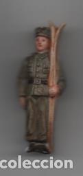 Military Antiques: MILITAR ALPINO-FIGURA CERAMICA CON ALFILER- GORRA CON ESTRELLA ROJA- MIDE: 5 X 2 C.M. VER FOTOS