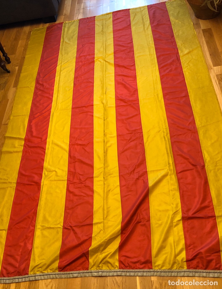 Military Antiques: Maravillosa Senyera Catalana de mediados de S.XX. 2,40x1,50 m.