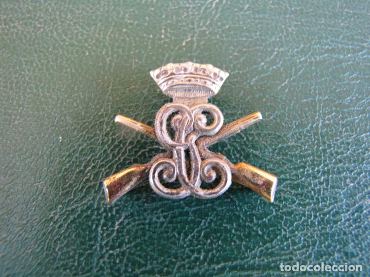 Militaria: 5- Insignia Guardia Civil carabineros