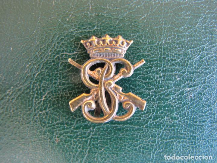 Militaria: 5- Insignia Guardia Civil carabineros