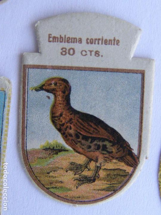 Military Antiques: EMBLEMA CORRIENTE AUXILIO SOCIAL