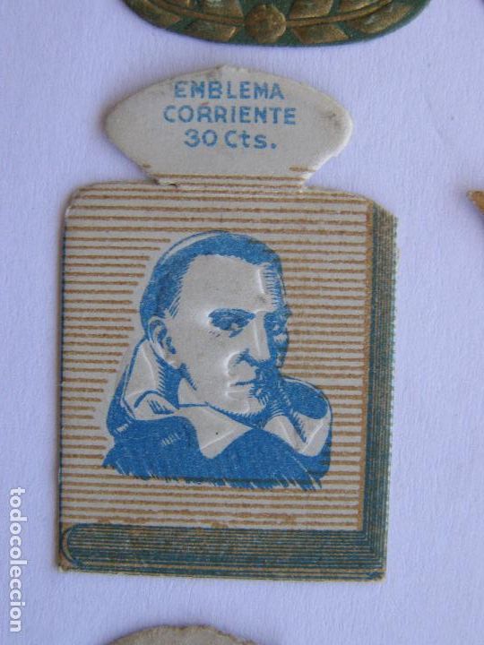 Military Antiques: EMBLEMA CORRIENTE AUXILIO SOCIAL