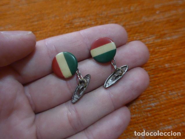 Militaria: Antiguos gemelos vascos nacionalistas, originales de epoca de republica y guerra civil.