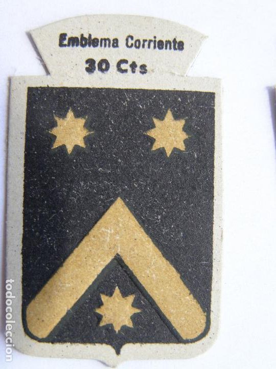 Military Antiques: EMBLEMA CORRIENTE AUXILIO SOCIAL 30 CENTIMOS