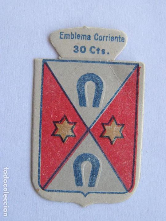 Military Antiques: EMBLEMA CORRIENTE AUXILIO SOCIAL 30 CENTIMOS