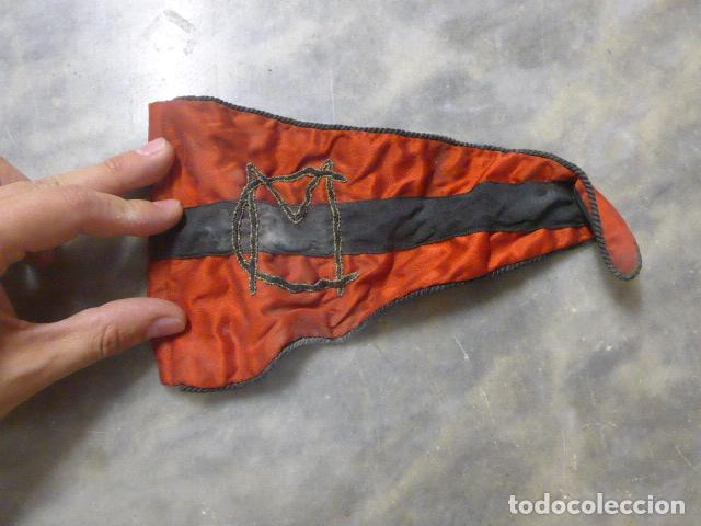 Militaria: Antiguo raro banderin a identificar, CM, creo de falange, original.
