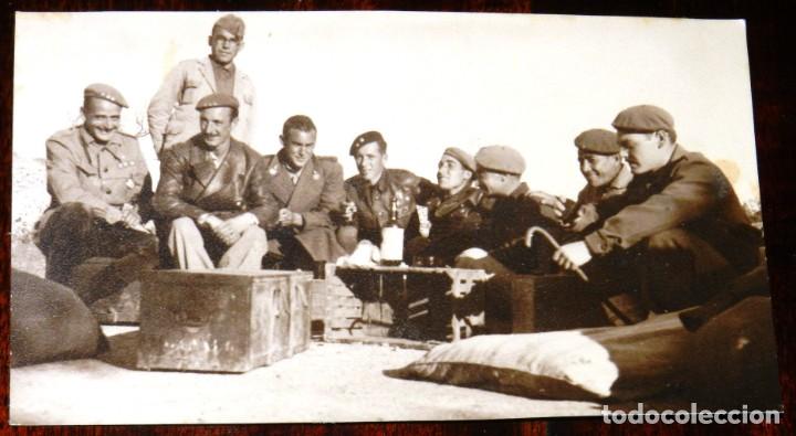 Militaria: FOTOGRAFIA DE OFICIALES DE ARTILLERIA EN EL CAMPAMENTO, FOTO CASA ROS, PLENA GUERRA CIVIL, MIDE 12,5