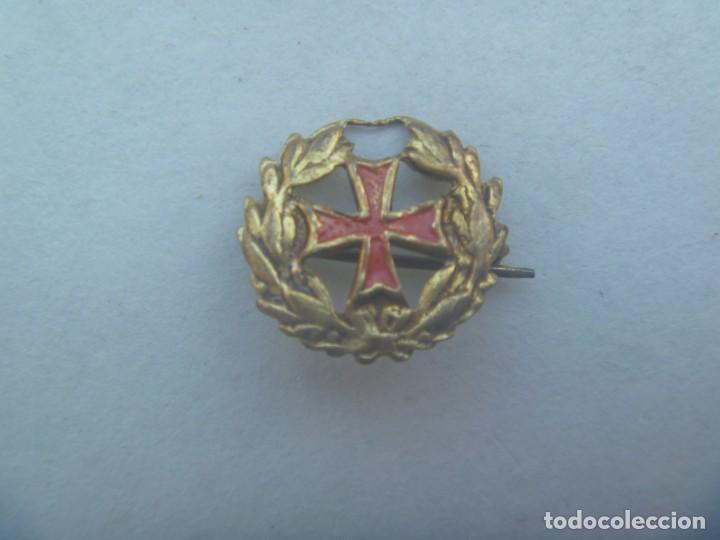 Militaria: GUERRA CIVIL : PEQUE&Ntilde;O EMBLEMA DE SANIDAD MILITAR , BANDO REPUBLICANO CRUZ DE MALTA EN ROJO