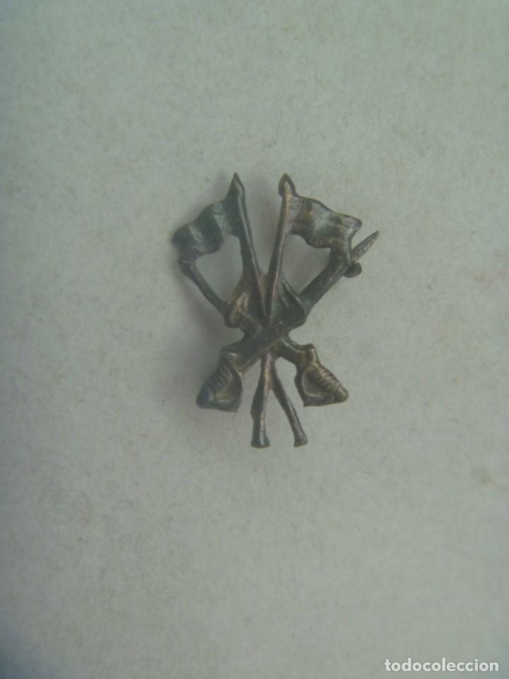 Militaria: GUERRA CIVIL : MINUSCULO EMBLEMA DE CABALLERIA DE LA REPUBLICA , PARA GORRILLO