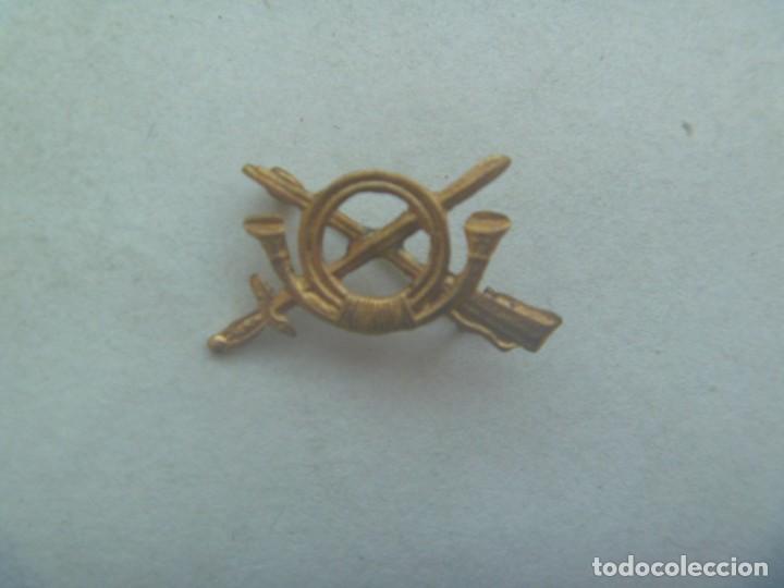 Militaria: GUERRA CIVIL : MINUSCULO EMBLEMA DE INFANTERIA DE LA REPUBLICA , PARA GORRILLO