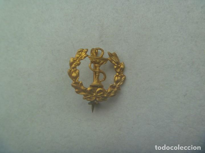 Militaria: GUERRA CIVIL : MINUSCULO EMBLEMA DE FARMACIA MILITAR , PARA GORRILLO