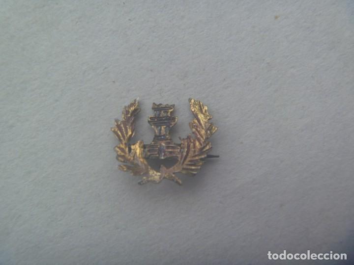 Militaria: GUERRA CIVIL : MINUSCULO EMBLEMA DE INGENIEROS , PARA GORRILLO. HECHO A MANO POR JOYERO, PLATA ?