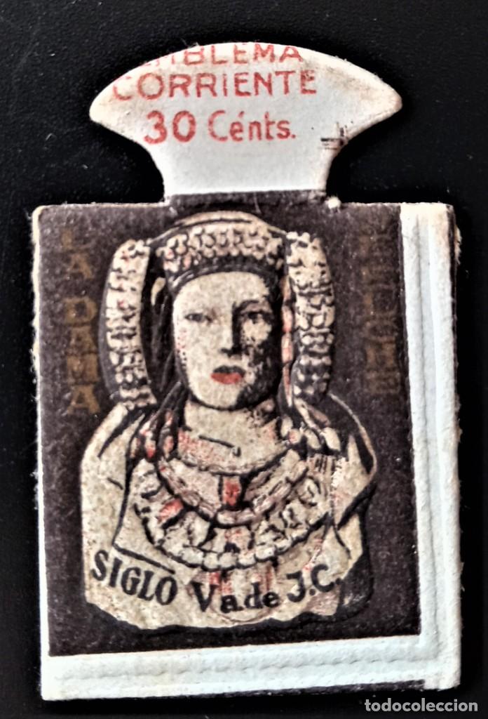 Military Antiques: EMBLEMA AUXILIO SOCIAL CORRIENTE 30 CTS DAMA DE ELCHE
