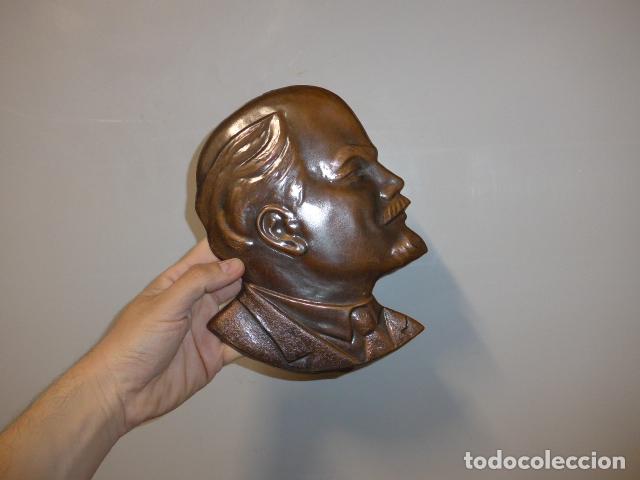 Militaria: Antiguo relieve busto de laton de Lenin, original, comunista.