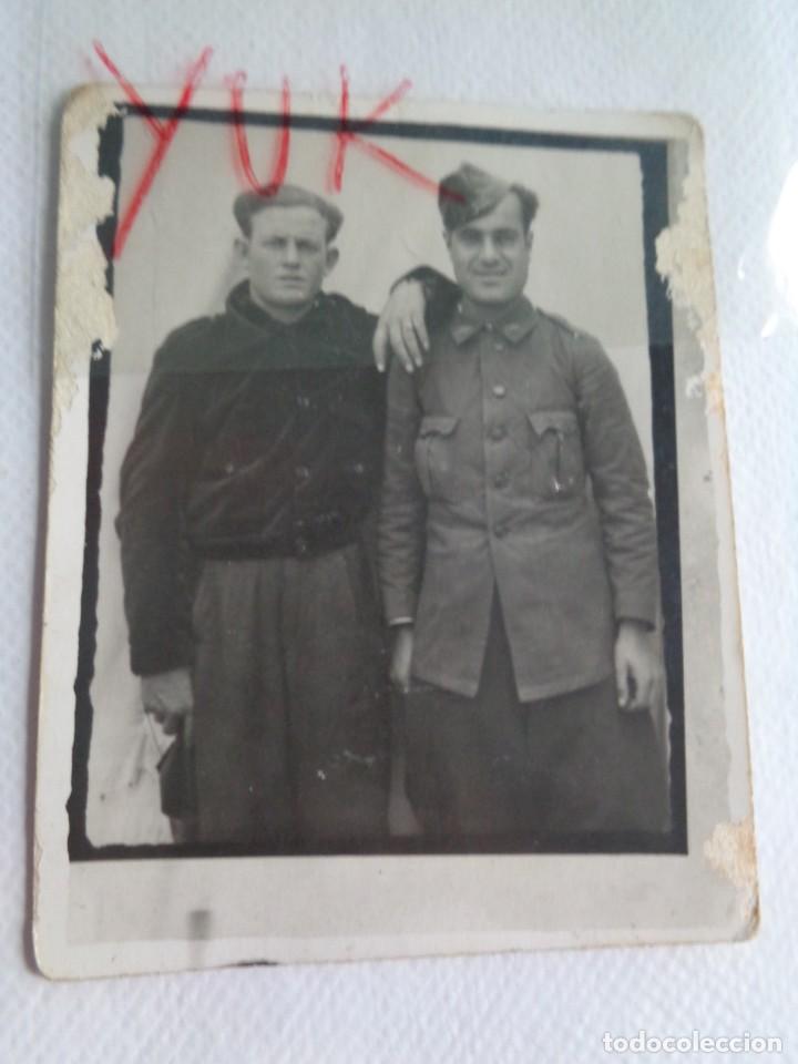 Militaria: FOTOGRAFIA DE DOS MILITARES DURANTE LA GUERRA CIVIL -PROBABLEMENTE DE VALENCIA