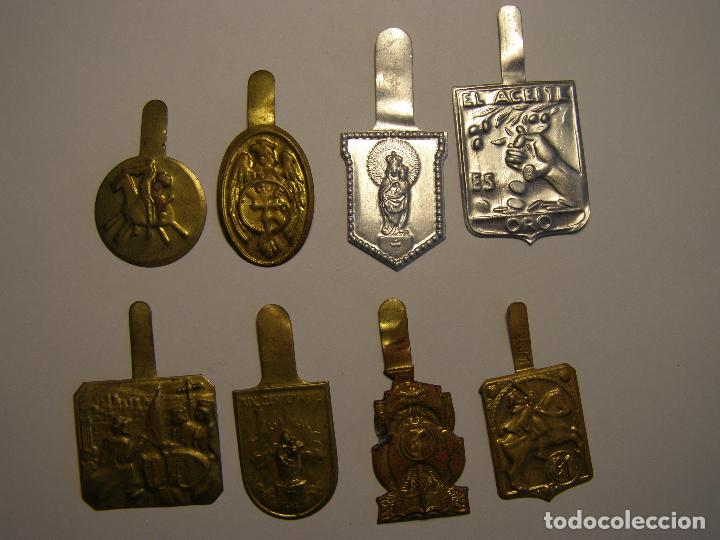 Military Antiques: INSIGNIAS METALICAS AUXILIO SOCIAL. LOTE DE 8