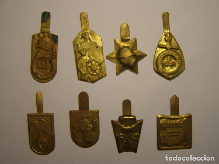 Militaria: INSIGNIAS METALICAS AUXILIO SOCIAL. LOTE DE 8 PATRIOTAS